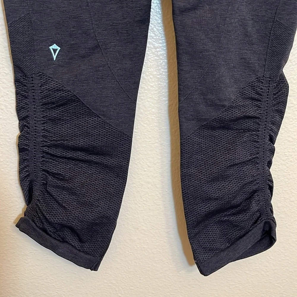 Ivivva Capri Athletic Leggings